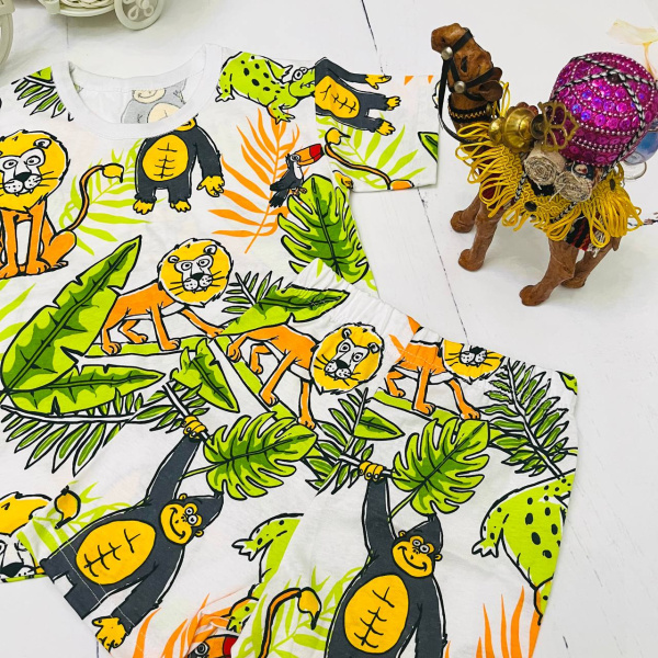 Комплект одежды для девочки из 2 предметов (фуфайка, шорты) Bebika, натуральный хлопок (20/11-18)